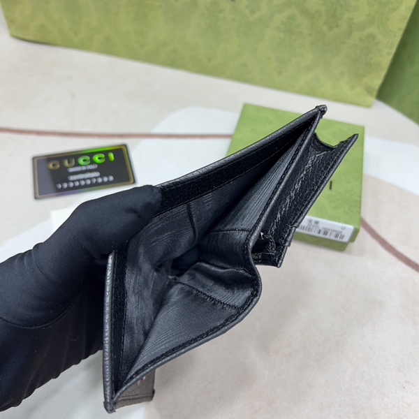 グッチ財布コピー着用イメージ